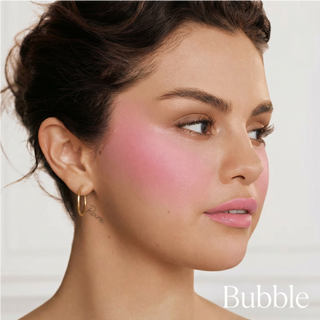 Blush lichid Liquid Blush Bubble DIVAZ aplicat pe obraji