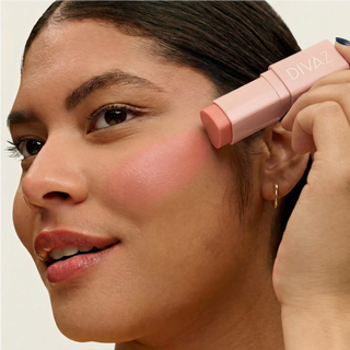 Blush stick Blush Stick Signature - Blush Him DIVAZ aplicat pe obraji