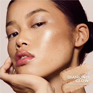 Iluminator Highlighter Champagne DIVAZ aplicat pe pometi